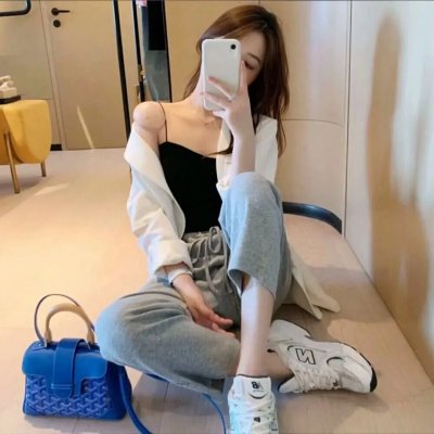 「再见」中的女人